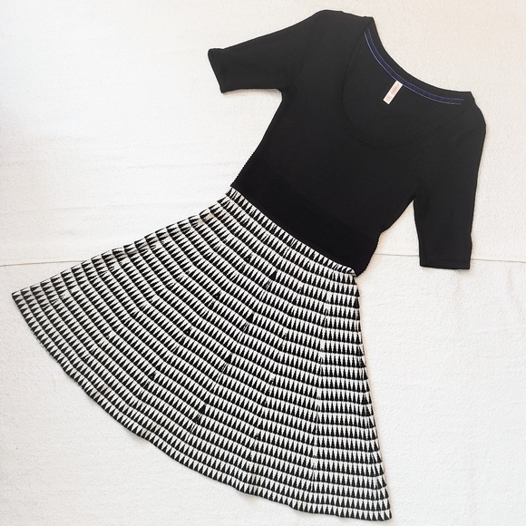 Xhilaration Dress - Picture 2 of 4